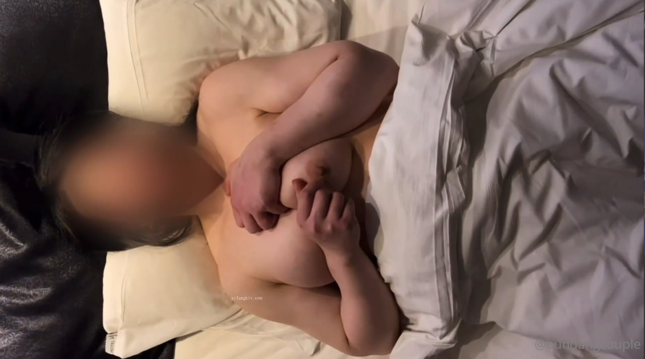 スクール男子を虜にさせる淫乱保健医の中出し診察室