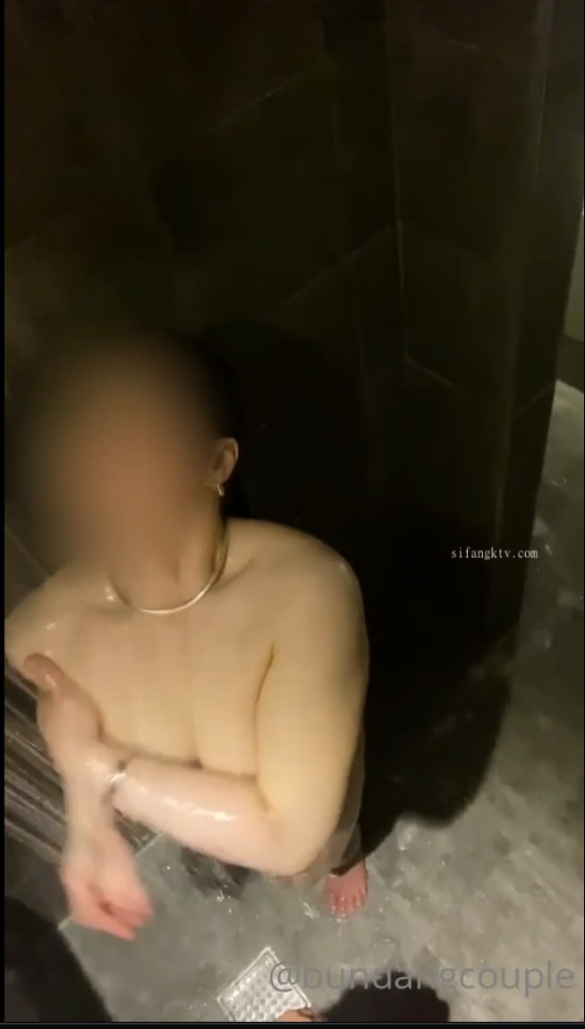 #OL服_女朋友下班回来，OL服还没脱，直接拉过来插，浓浓的精液发射进嫩穴！